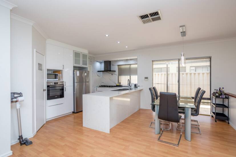 61 Grand Parade, REDCLIFFE, WA 6104 AUS