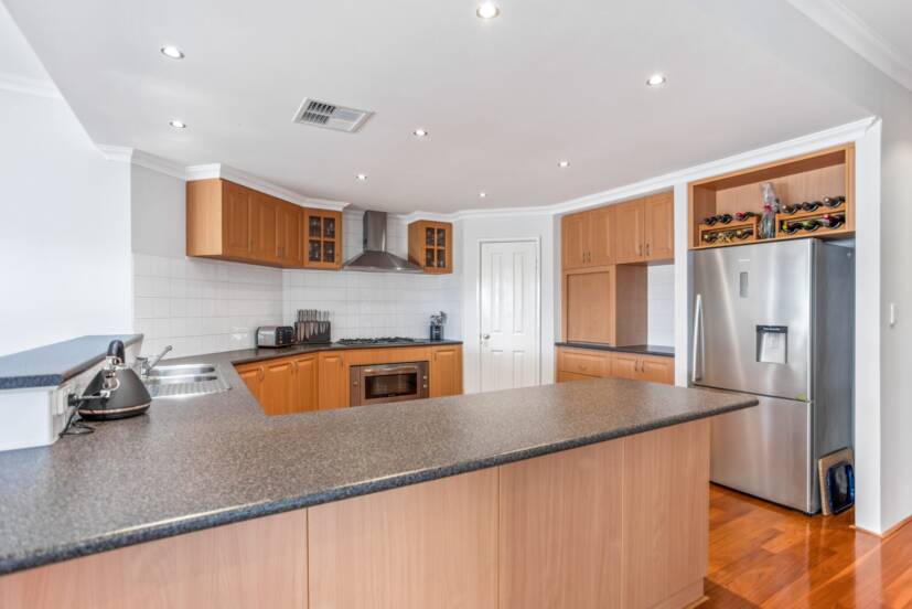 31 Broadway Boulevard, PIARA WATERS, WA 6112 AUS