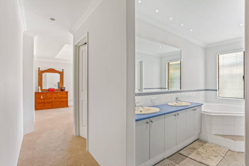 31 Broadway Boulevard, PIARA WATERS, WA 6112 AUS