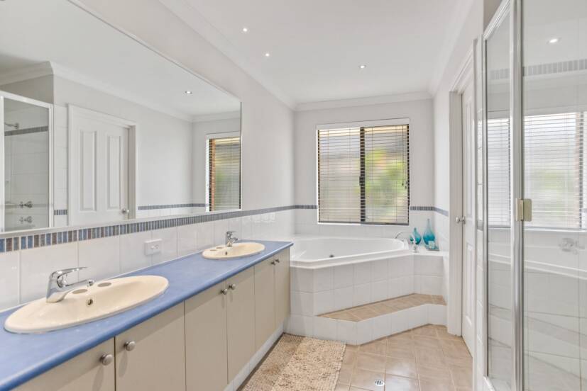 31 Broadway Boulevard, PIARA WATERS, WA 6112 AUS