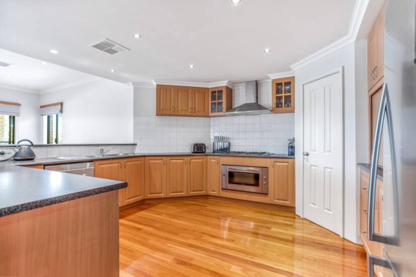 31 Broadway Boulevard, PIARA WATERS, WA 6112 AUS