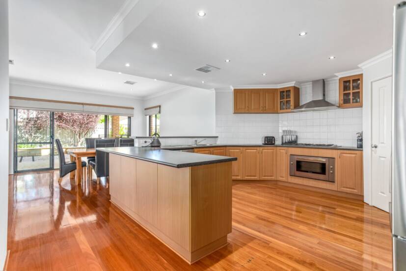 31 Broadway Boulevard, PIARA WATERS, WA 6112 AUS