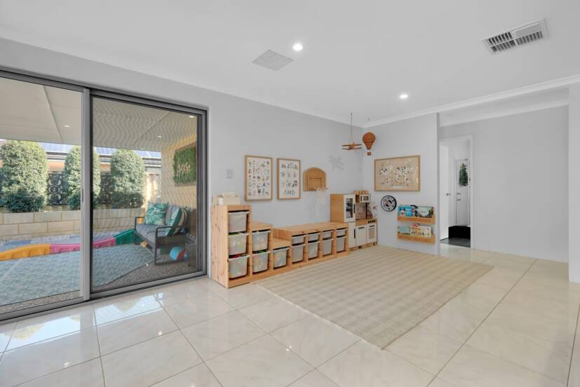 19 Crimson Way, HARRISDALE, WA 6112 AUS