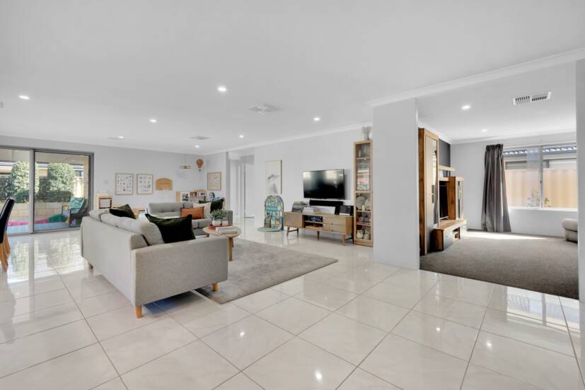 19 Crimson Way, HARRISDALE, WA 6112 AUS