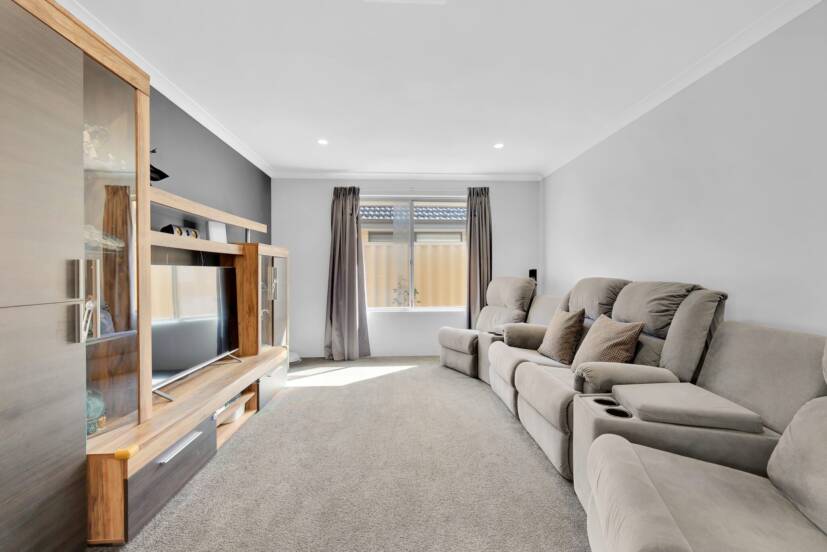 19 Crimson Way, HARRISDALE, WA 6112 AUS