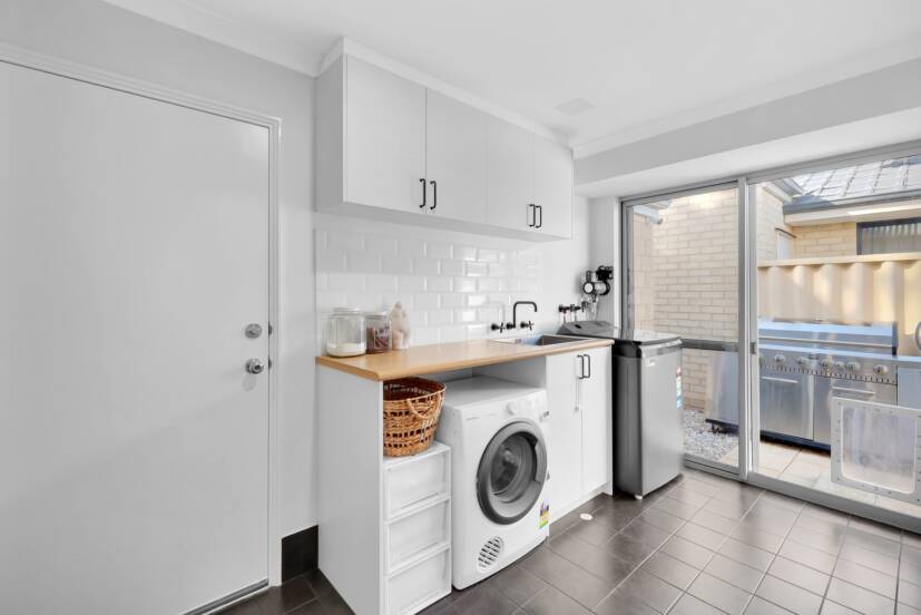 19 Crimson Way, HARRISDALE, WA 6112 AUS