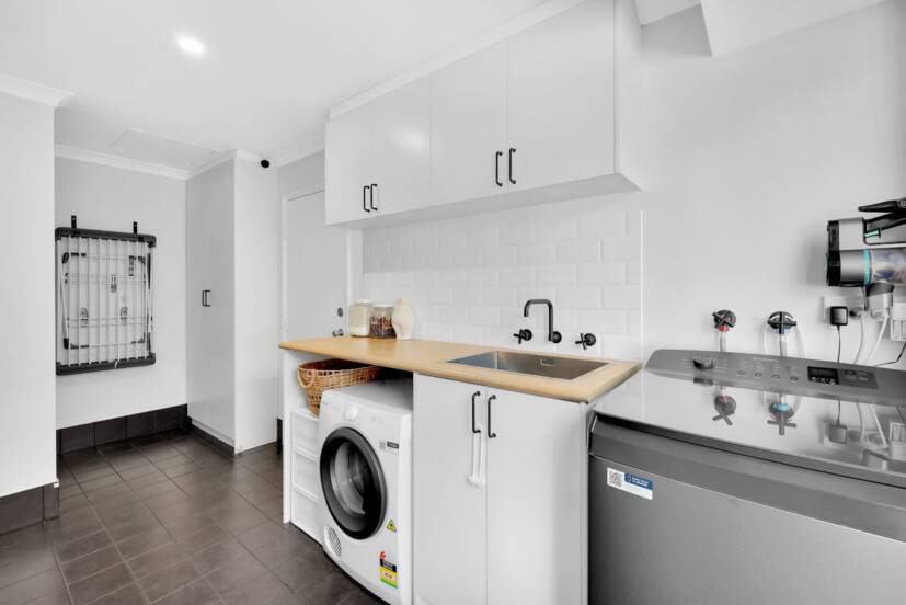 19 Crimson Way, HARRISDALE, WA 6112 AUS