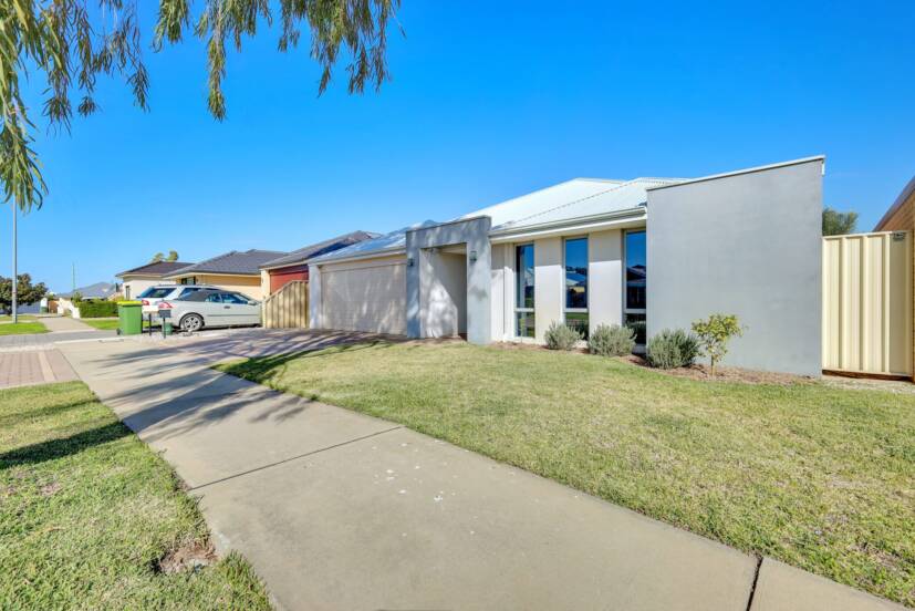 19 Crimson Way, HARRISDALE, WA 6112 AUS