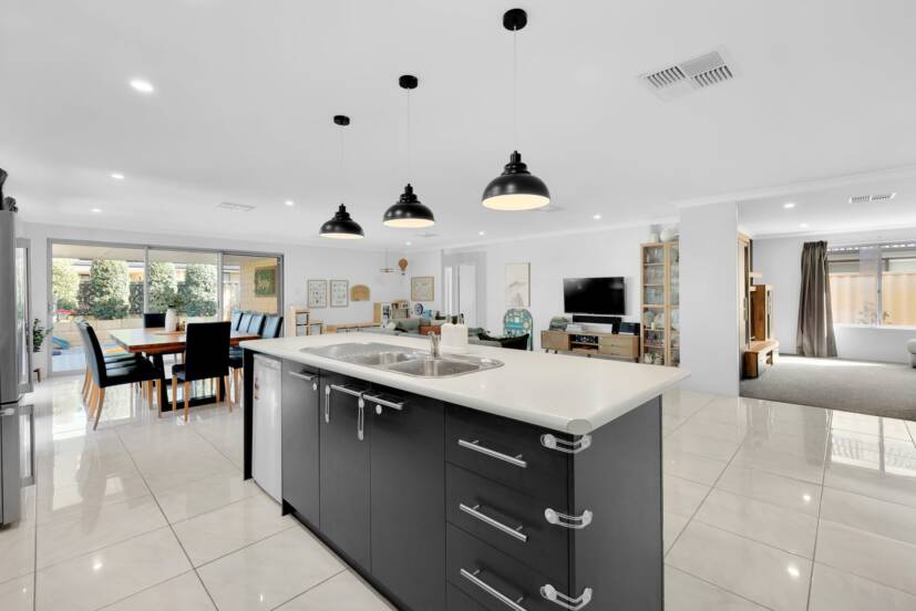 19 Crimson Way, HARRISDALE, WA 6112 AUS