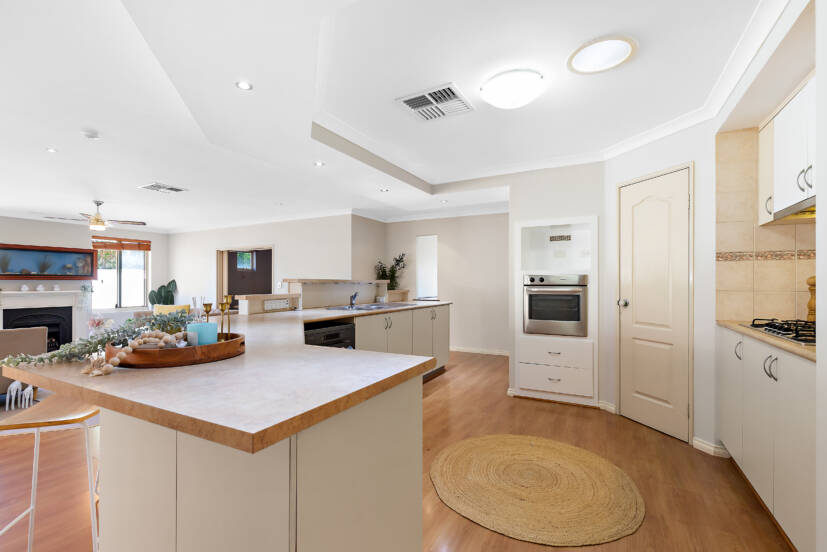 18 Pelham Gardens, CANNING VALE, WA 6155 AUS