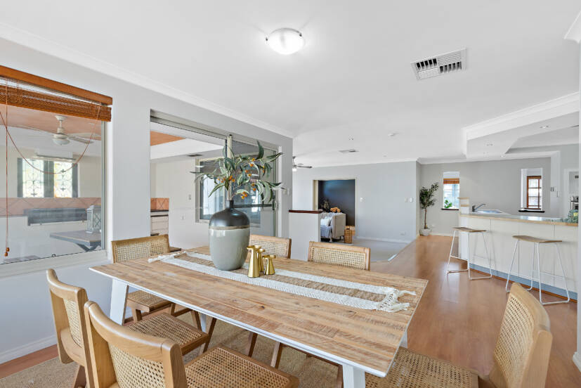 18 Pelham Gardens, CANNING VALE, WA 6155 AUS