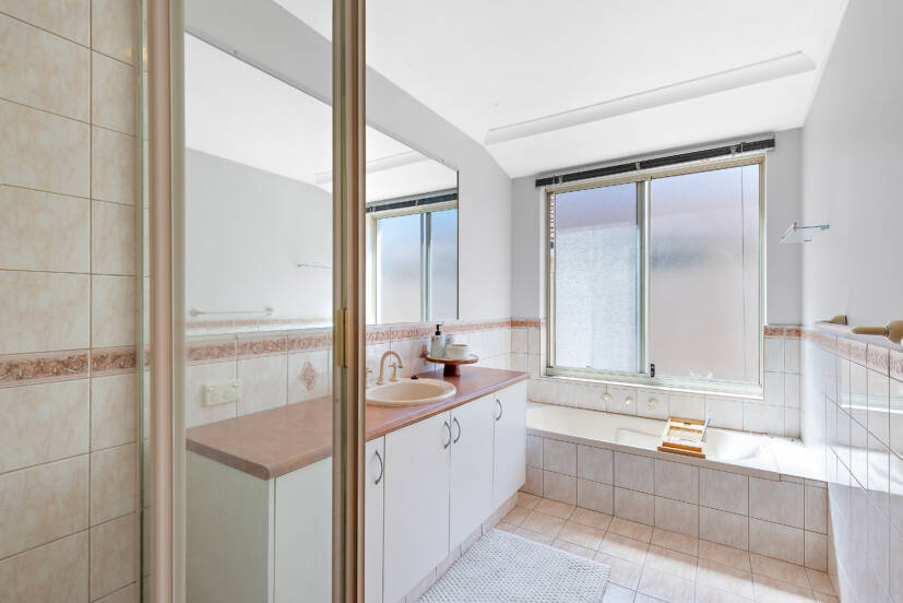 18 Pelham Gardens, CANNING VALE, WA 6155 AUS