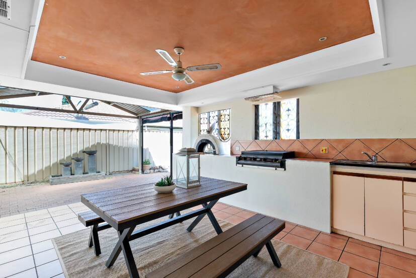 18 Pelham Gardens, CANNING VALE, WA 6155 AUS