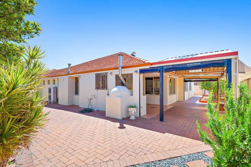 18 Pelham Gardens, CANNING VALE, WA 6155 AUS