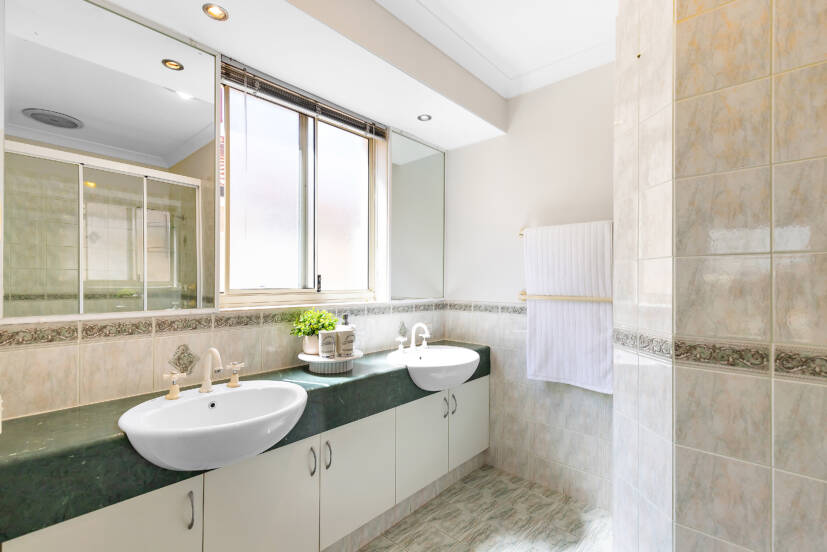 18 Pelham Gardens, CANNING VALE, WA 6155 AUS