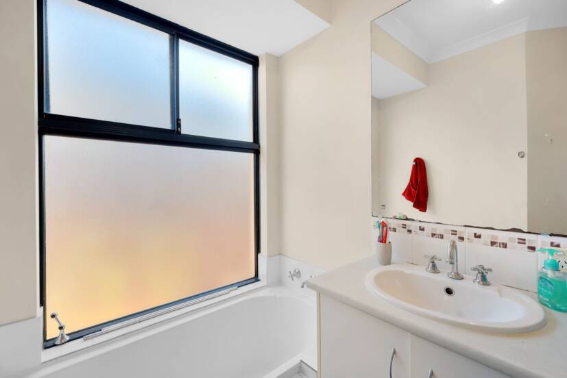 7 Torino Crescent, PIARA WATERS, WA 6112 AUS