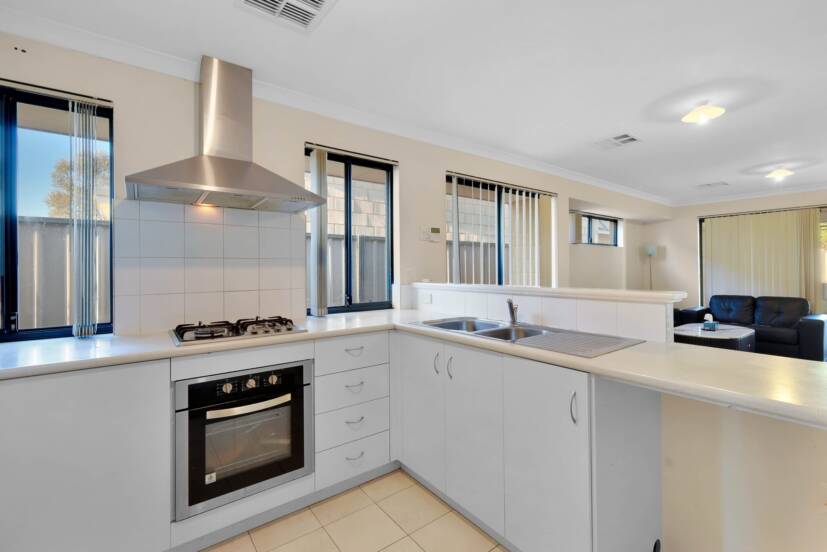 7 Torino Crescent, PIARA WATERS, WA 6112 AUS