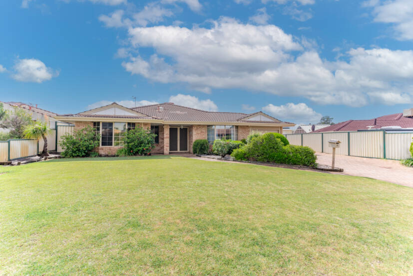 13 Monarch Court, THORNLIE, WA 6108 AUS
