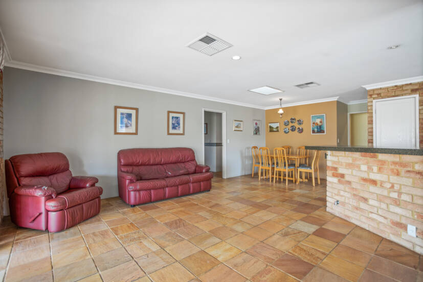 13 Monarch Court, THORNLIE, WA 6108 AUS