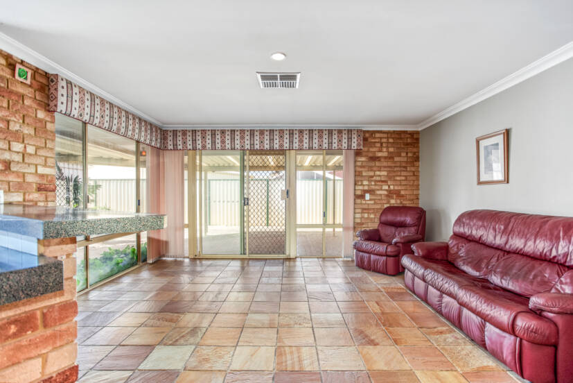 13 Monarch Court, THORNLIE, WA 6108 AUS