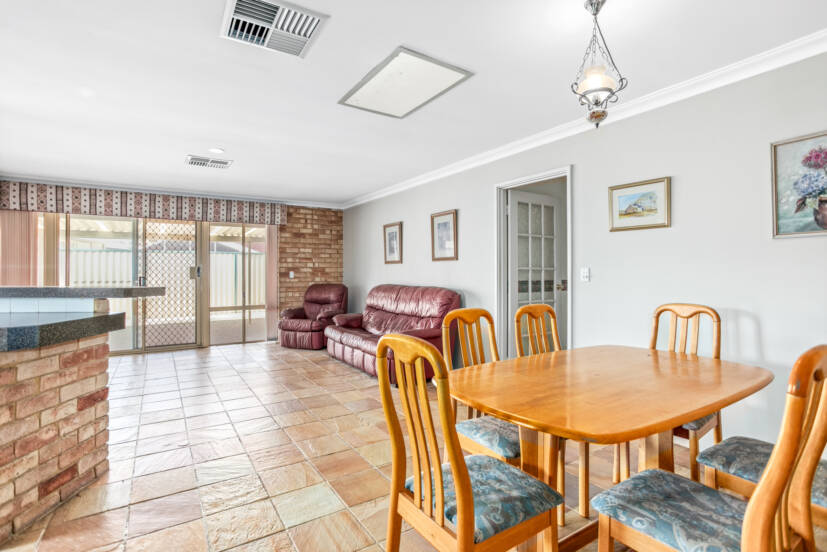 13 Monarch Court, THORNLIE, WA 6108 AUS