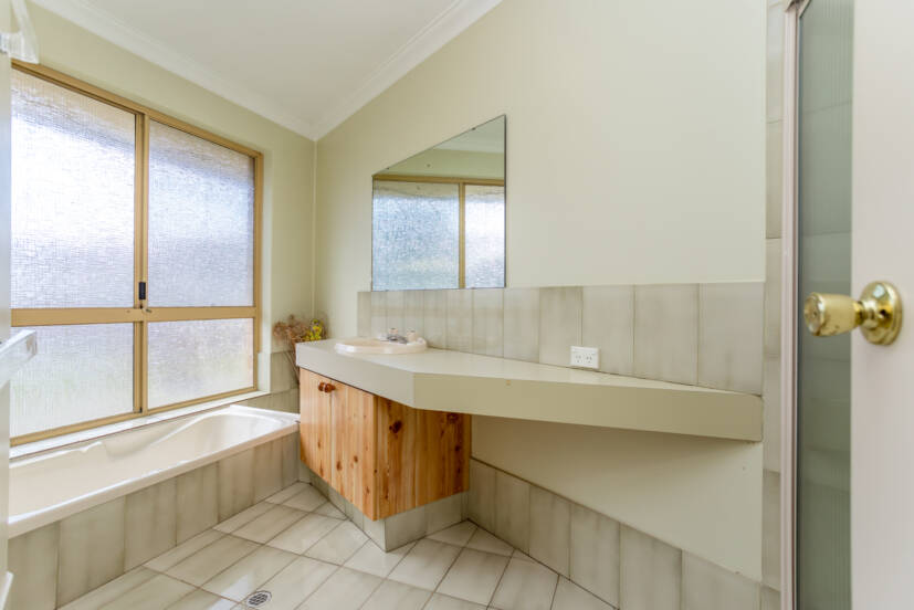 13 Monarch Court, THORNLIE, WA 6108 AUS