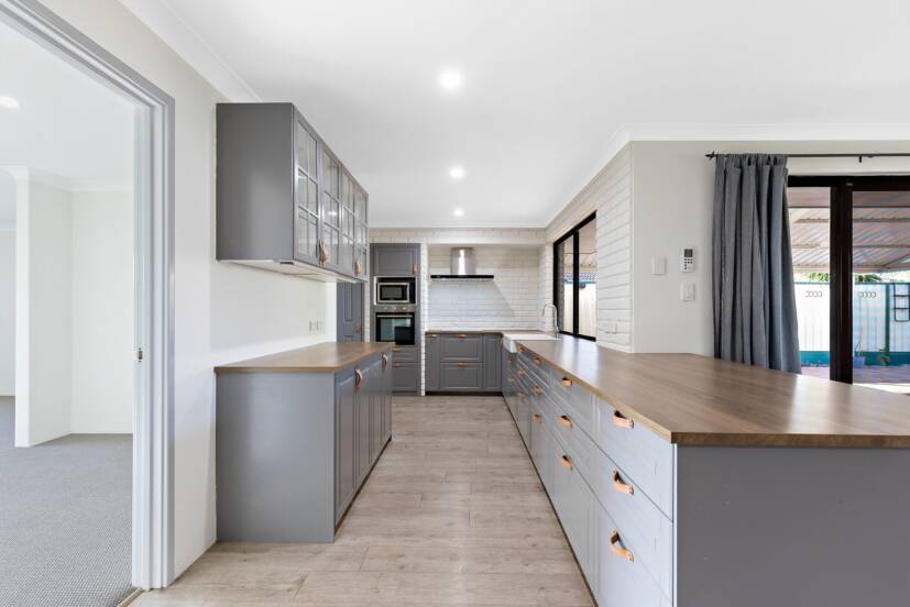 3 Stonecreek Close, THORNLIE, WA 6108 AUS