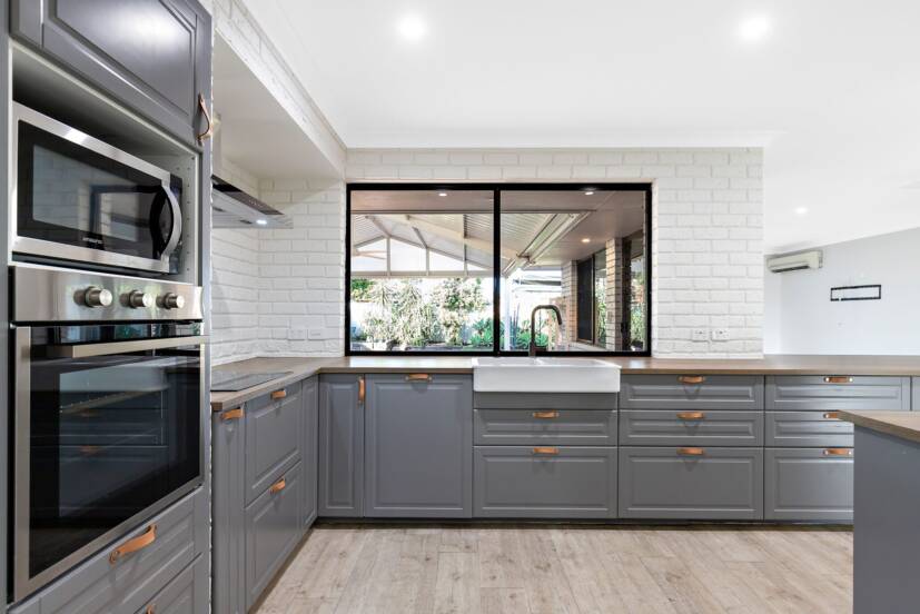 3 Stonecreek Close, THORNLIE, WA 6108 AUS