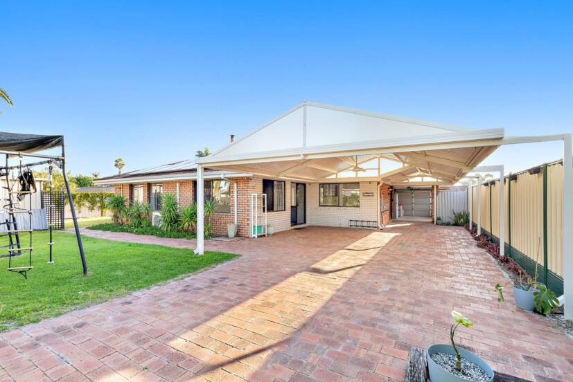 3 Stonecreek Close, THORNLIE, WA 6108 AUS