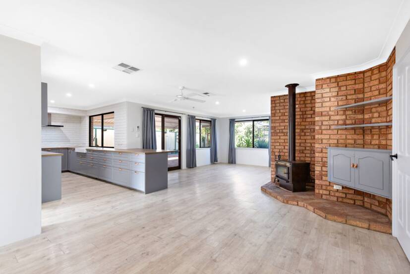 3 Stonecreek Close, THORNLIE, WA 6108 AUS