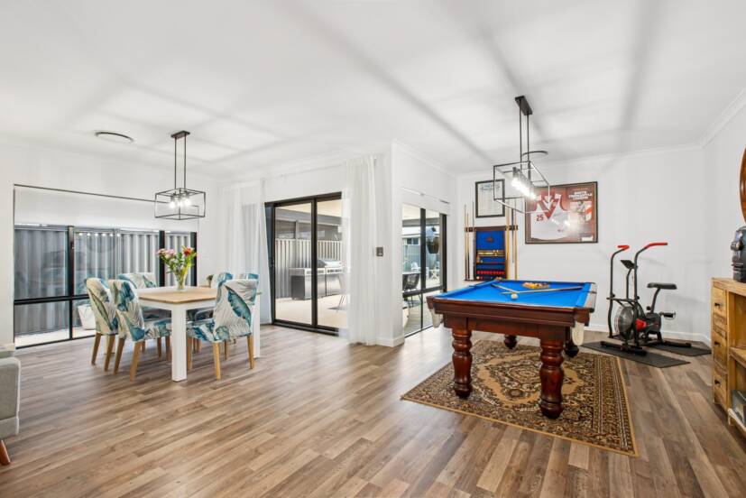 11 Tuberose Road, PIARA WATERS, WA 6112 AUS