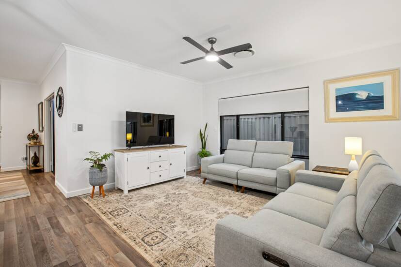 11 Tuberose Road, PIARA WATERS, WA 6112 AUS