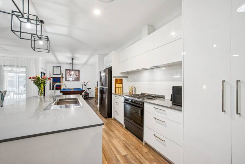 11 Tuberose Road, PIARA WATERS, WA 6112 AUS