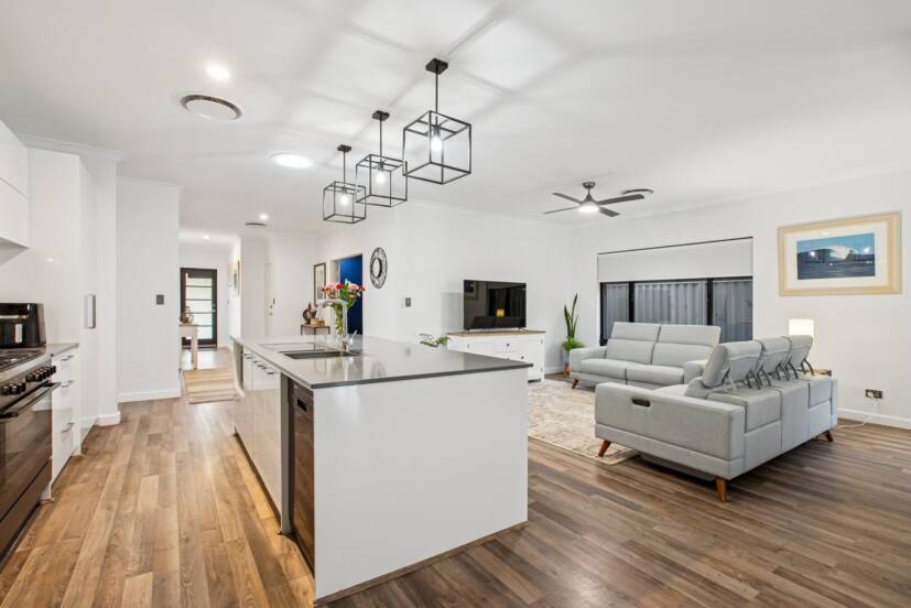 11 Tuberose Road, PIARA WATERS, WA 6112 AUS