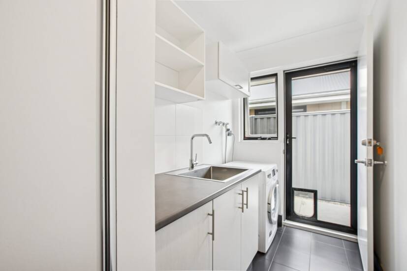 11 Tuberose Road, PIARA WATERS, WA 6112 AUS