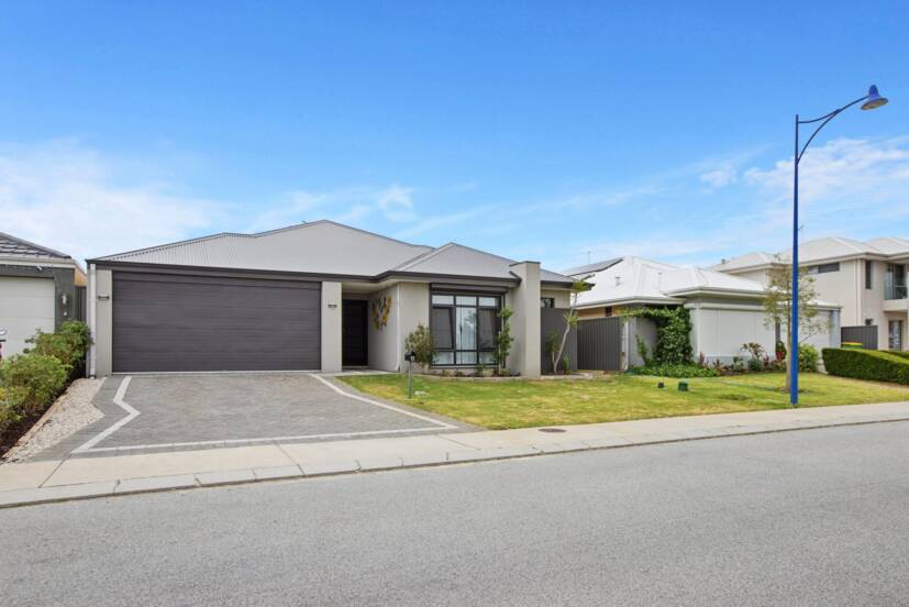 11 Tuberose Road, PIARA WATERS, WA 6112 AUS