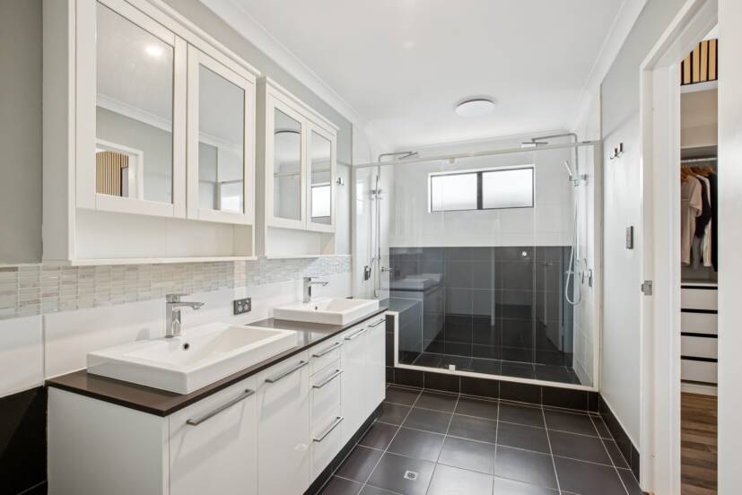 11 Tuberose Road, PIARA WATERS, WA 6112 AUS