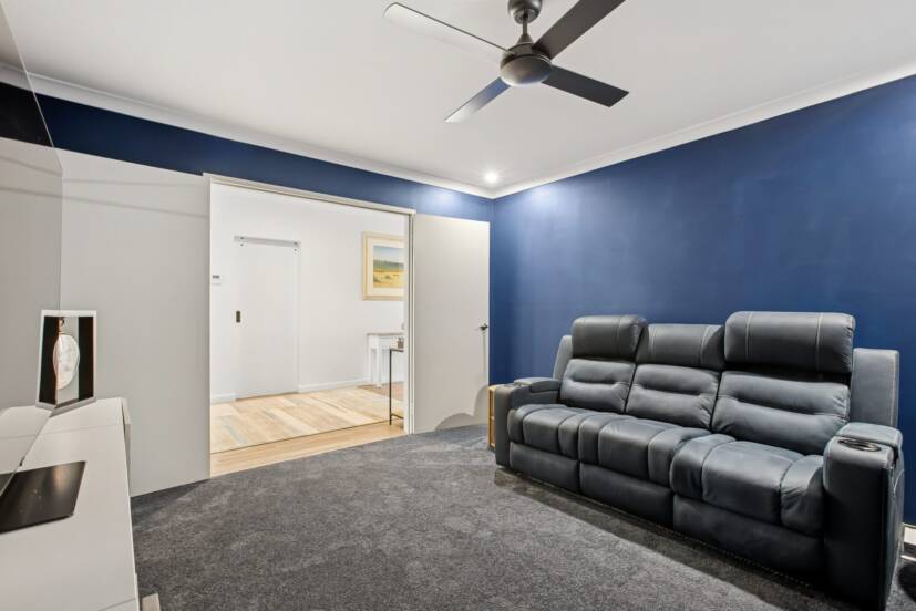 11 Tuberose Road, PIARA WATERS, WA 6112 AUS