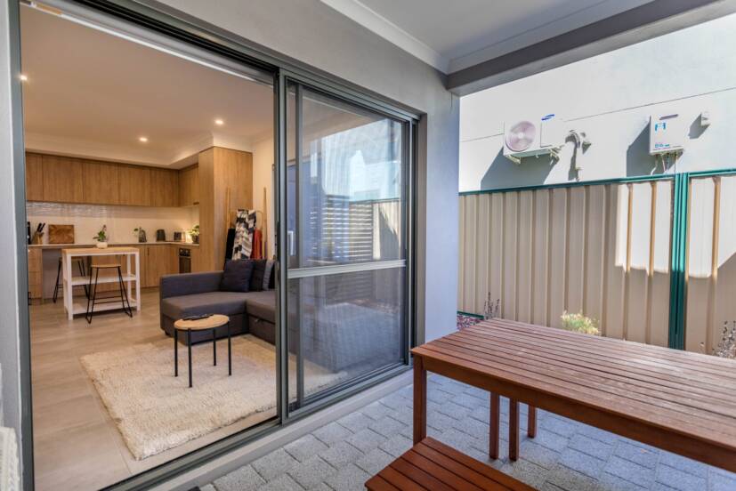 2/381 Daly Street, CLOVERDALE, WA 6105 AUS