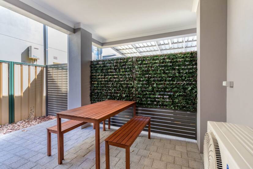 2/381 Daly Street, CLOVERDALE, WA 6105 AUS