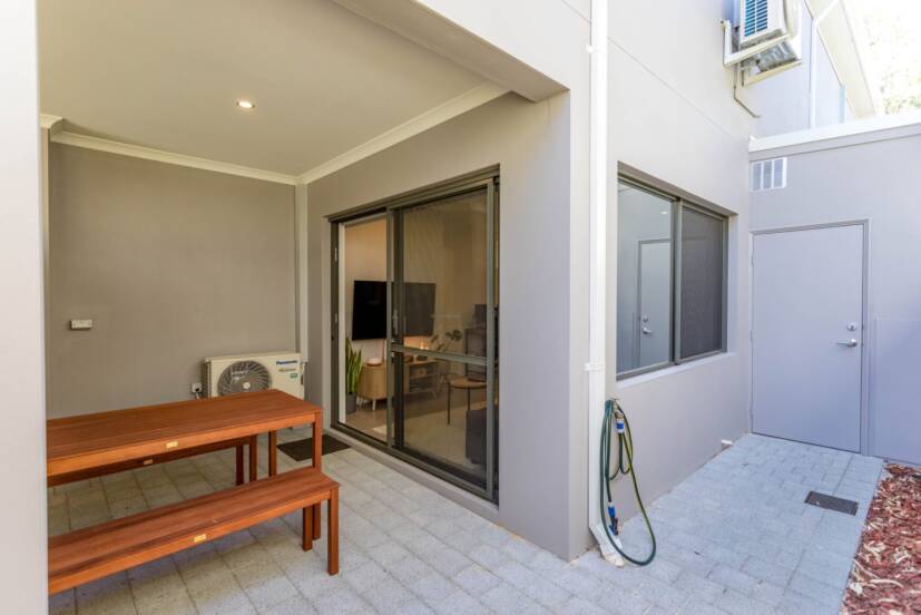 2/381 Daly Street, CLOVERDALE, WA 6105 AUS