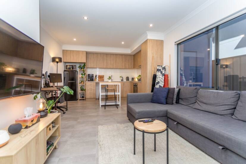 2/381 Daly Street, CLOVERDALE, WA 6105 AUS