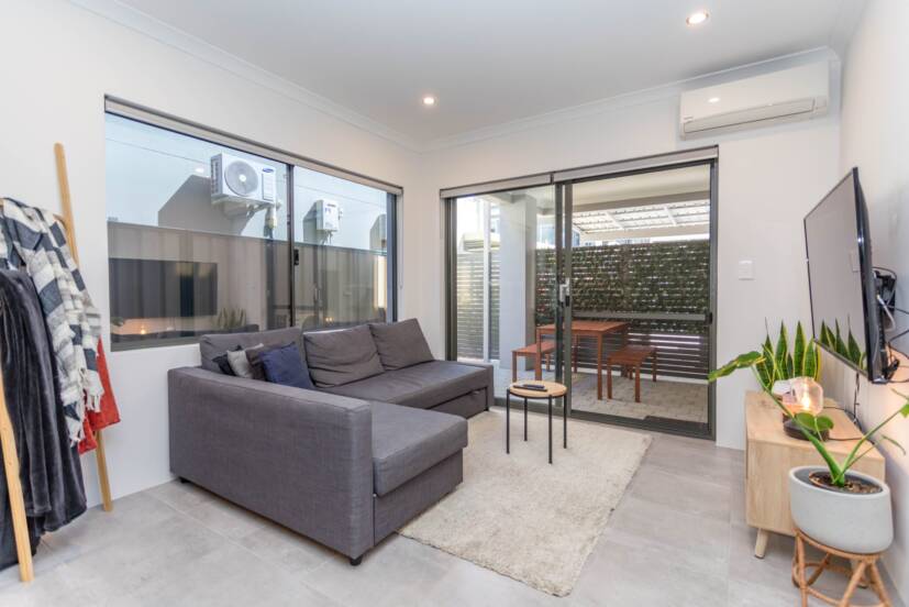 2/381 Daly Street, CLOVERDALE, WA 6105 AUS
