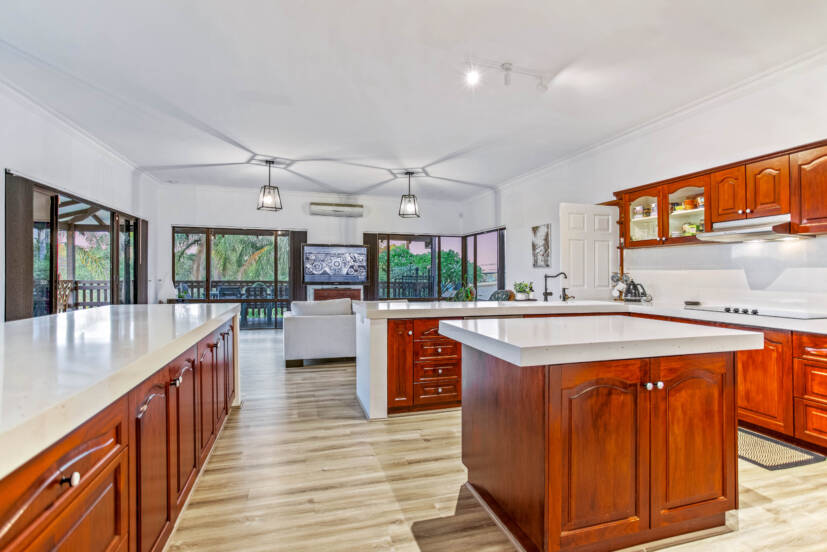 5 Stewart Grove, MOUNT NASURA, WA 6112 AUS