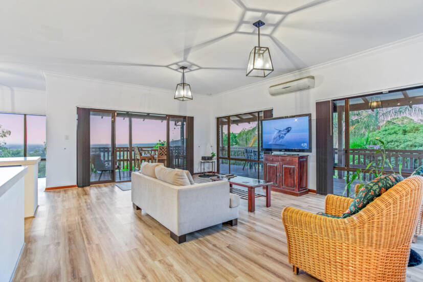 5 Stewart Grove, MOUNT NASURA, WA 6112 AUS