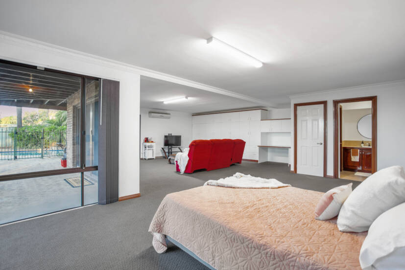 5 Stewart Grove, MOUNT NASURA, WA 6112 AUS