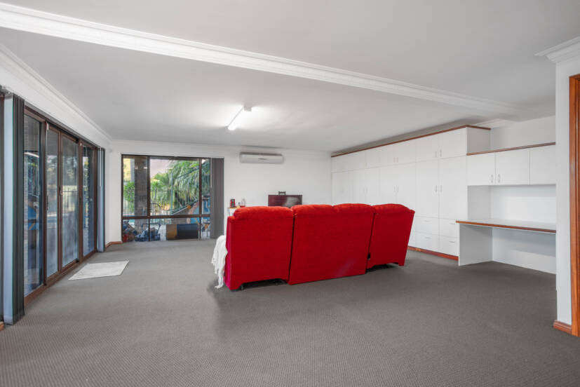 5 Stewart Grove, MOUNT NASURA, WA 6112 AUS