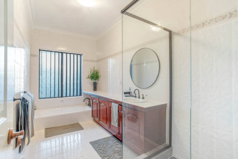 5 Stewart Grove, MOUNT NASURA, WA 6112 AUS