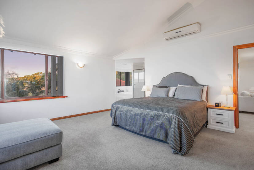 5 Stewart Grove, MOUNT NASURA, WA 6112 AUS