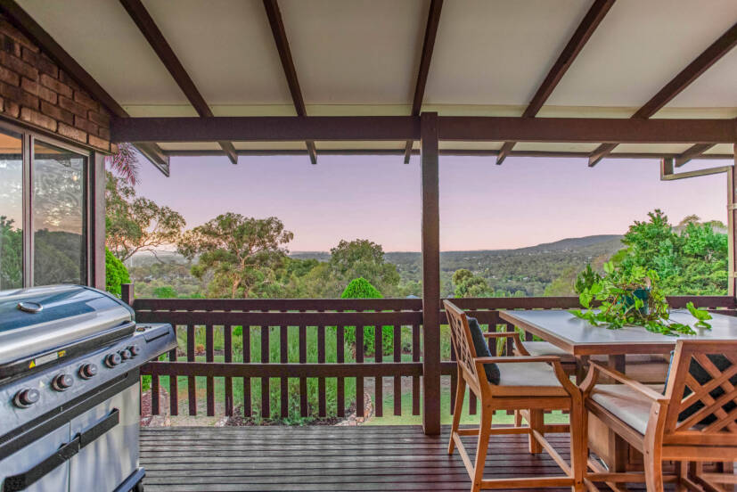 5 Stewart Grove, MOUNT NASURA, WA 6112 AUS